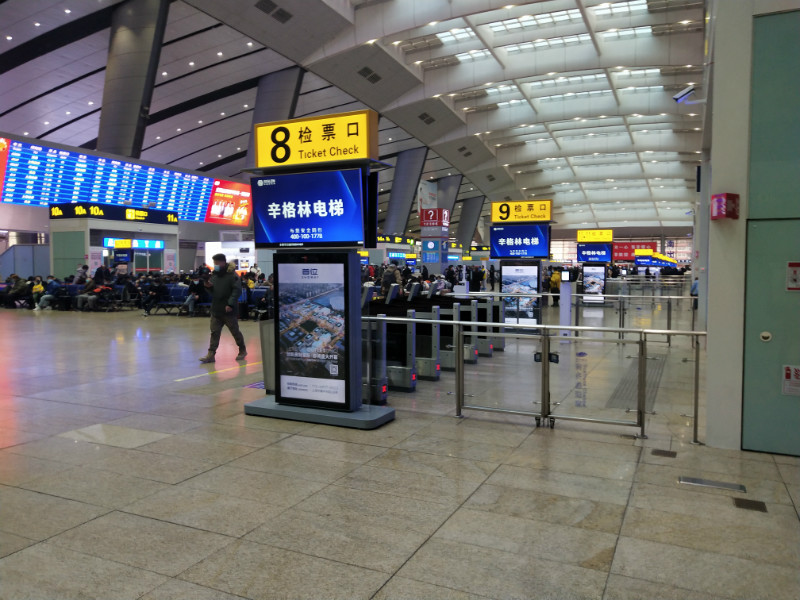 霸屏全國(guó)十大機(jī)場(chǎng)，300多個(gè)高鐵站點(diǎn)！辛格林電梯強(qiáng)勢(shì)展現(xiàn)主動(dòng)安全品牌風(fēng)采！