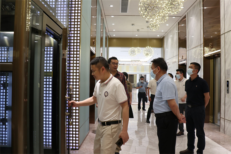 看了六層樓電梯價格表，業(yè)主馬上決定選擇辛格林電梯！